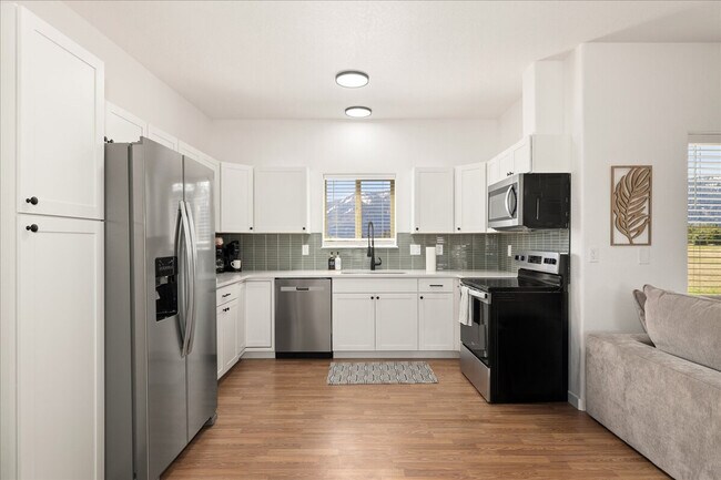 Building Photo - 30 Charters Cir