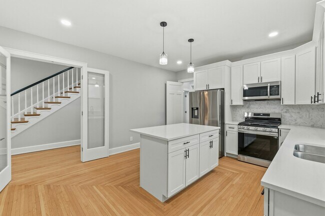 Building Photo - 2978 Wardall Ave