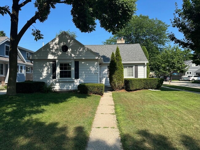 Building Photo - 5100 N Idlewild Ave