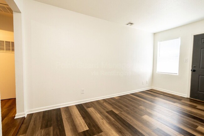 Building Photo - 1318 N Piatt Ave