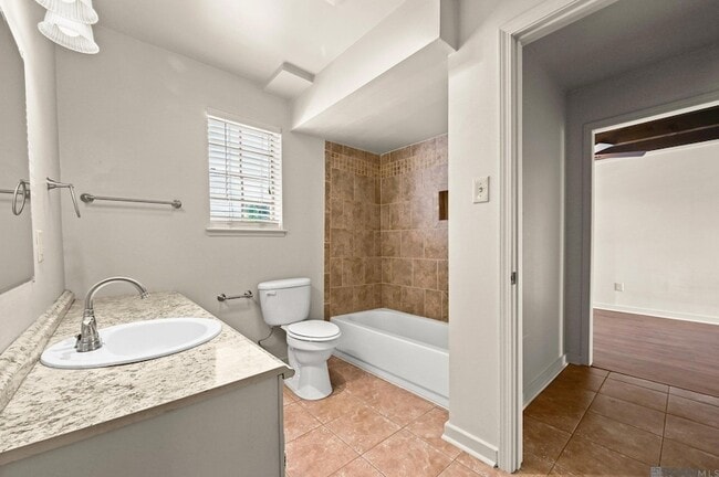Building Photo - 2963 Greenwood Dr