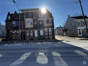 Building Photo - 668 E Market St