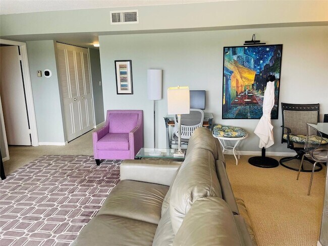 Building Photo - 2500 NE 48th Ln