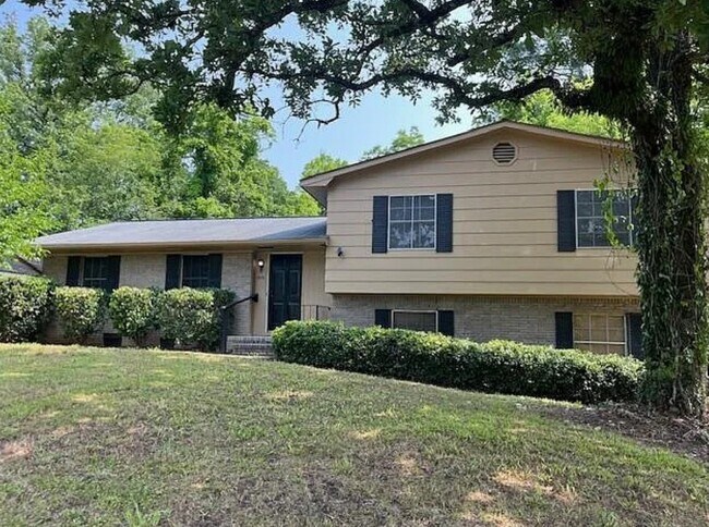 Primary Photo - 4318 Kenesaw Dr