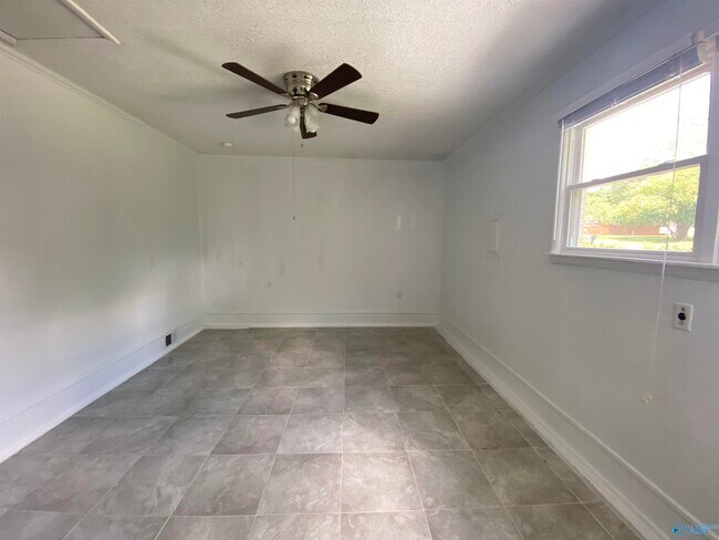 Building Photo - 512 Clift Dr