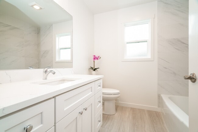 Building Photo - Brand New Remodeled 2 bed 2 bath home for Rent