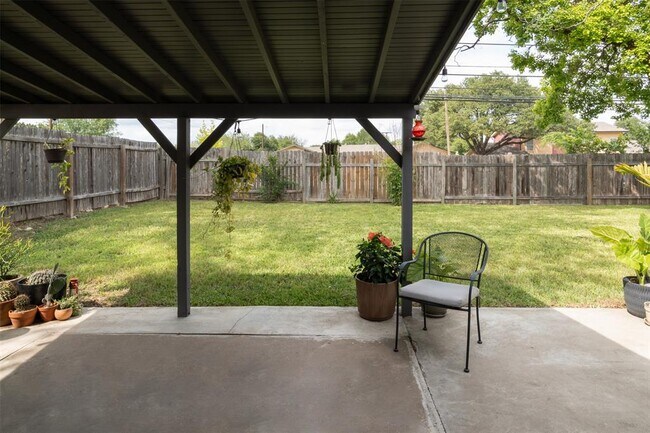 Building Photo - 304 Skyloop Dr