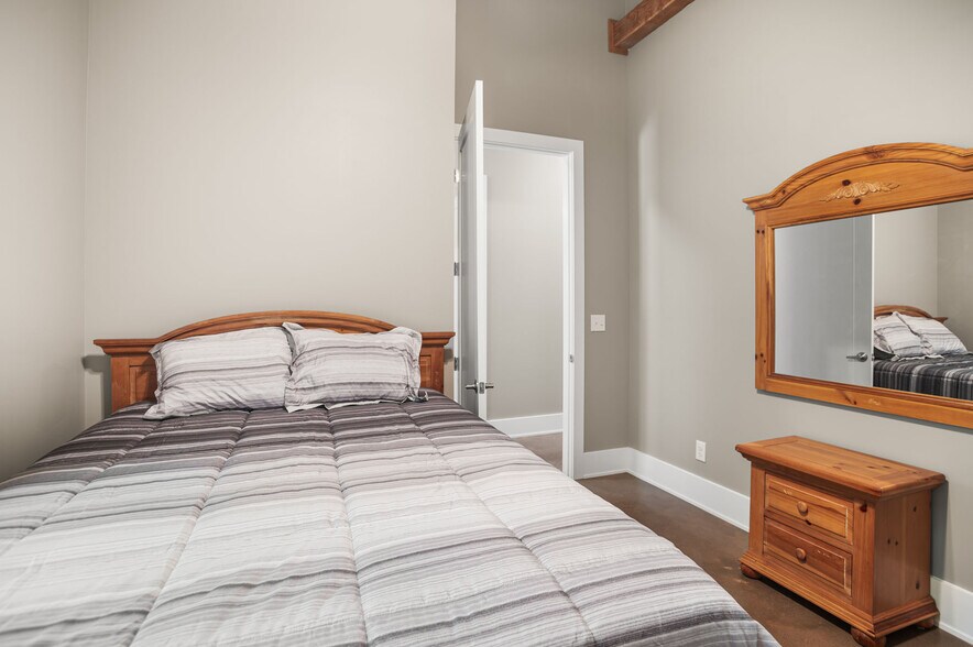 Building Photo - 205 Woodcraft Dr
