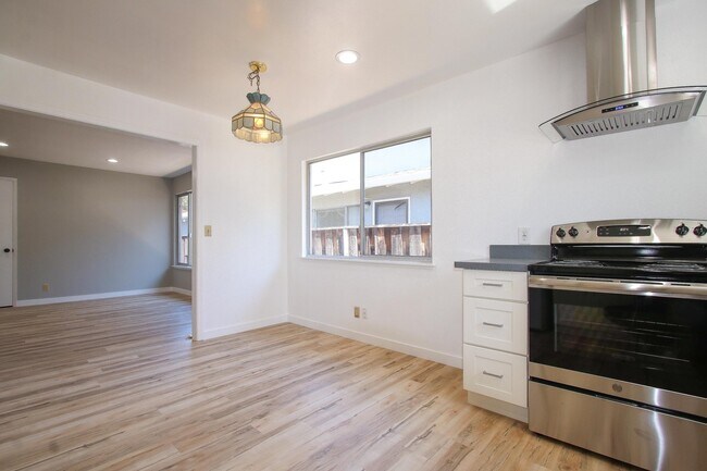 Building Photo - 577 S Eden Ave
