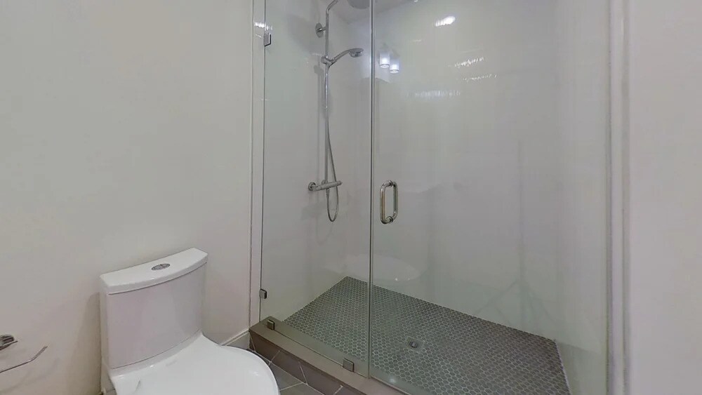 Building Photo - 77 Linden St