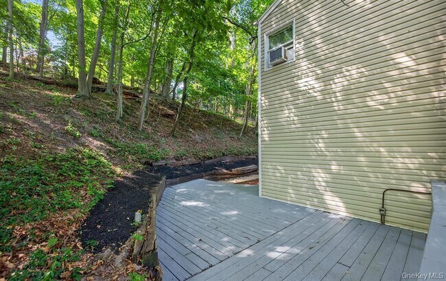 Building Photo - 1152 N Country Rd