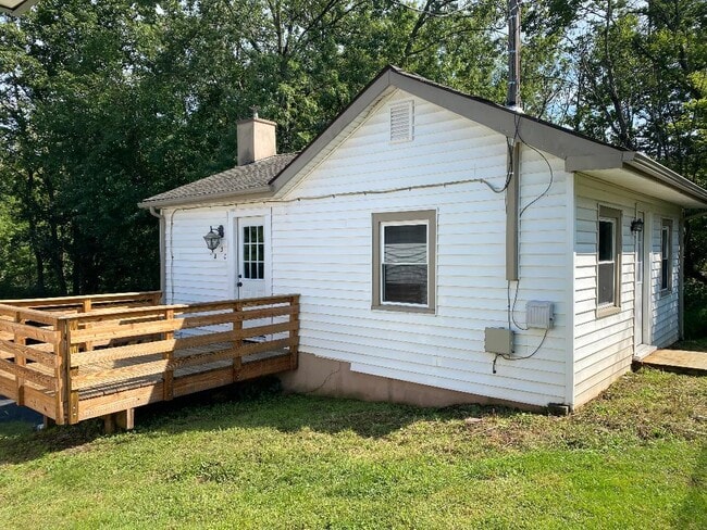Building Photo - 930 Gravel Pike