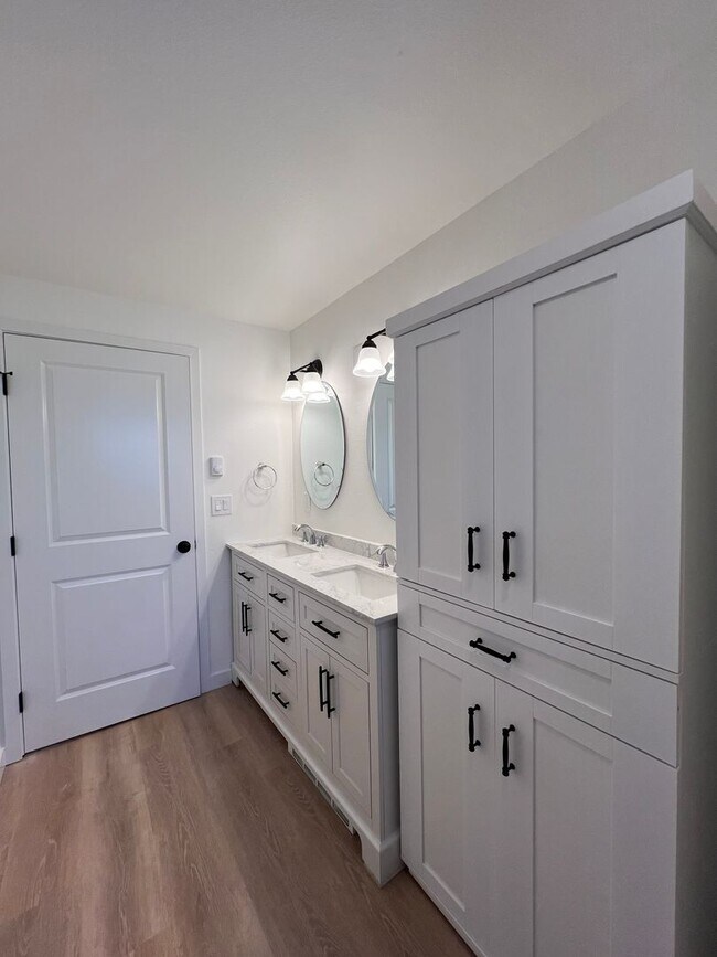 Building Photo - $500.00 OFF Move In Costs Special!