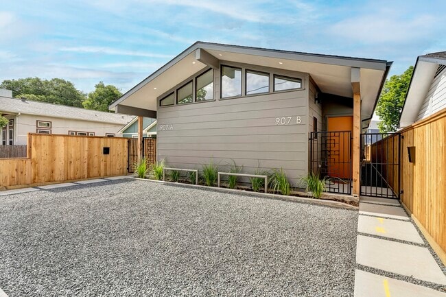 Primary Photo - 907 Kern St