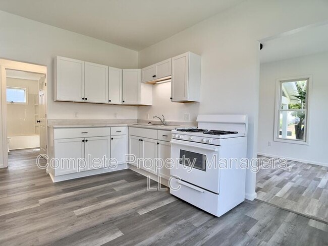 Building Photo - 247 E Fremont St