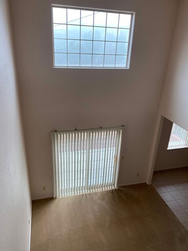 Building Photo - 3BR/3BA Townhouse Near Waller Park, just a...