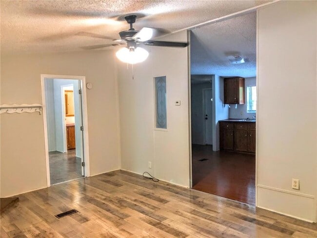 Building Photo - 584 Mountain Ridge Dr