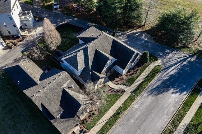 Building Photo - 730 Bennington Park Dr