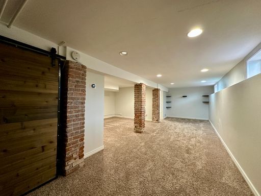 Building Photo - 3 Bedroom 2 Full Bath Renovated Single Fam...