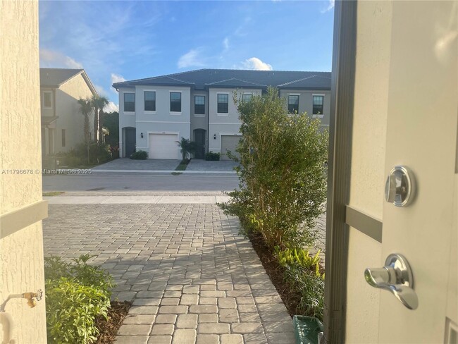 Building Photo - 2151 Appleton Cir S