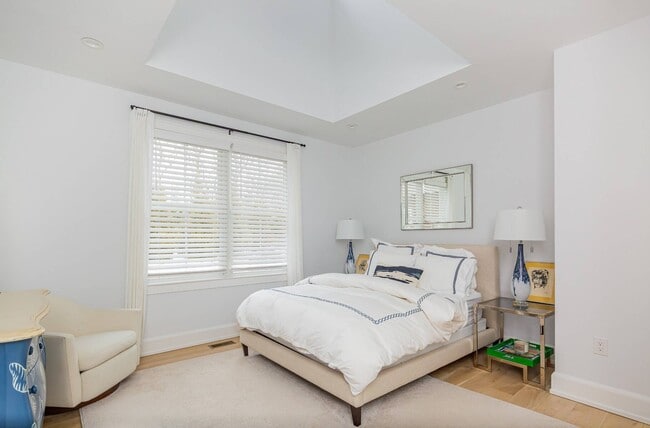 Building Photo - 72 Talmage Farm Ln