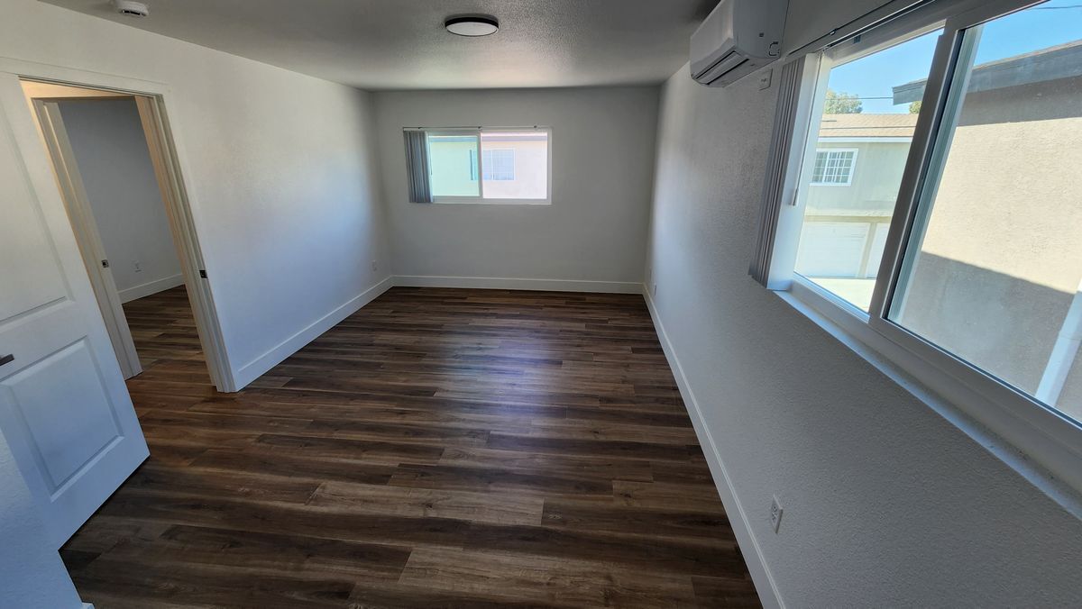 Building Photo - 988 El Camino Dr