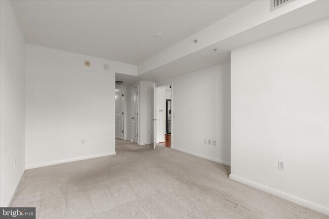 Building Photo - 1021 N Garfield St