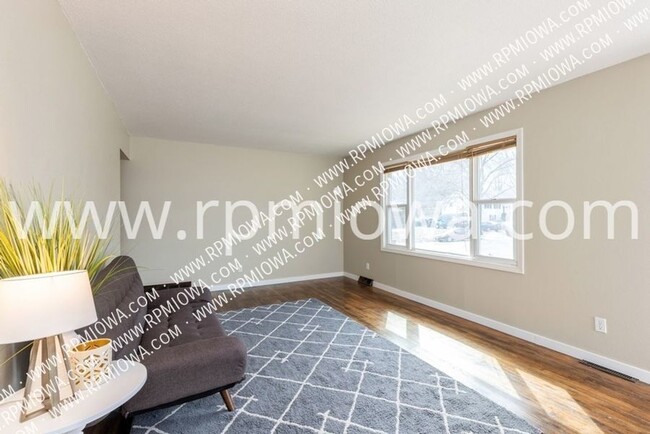 Building Photo - 1402 Linden Dr