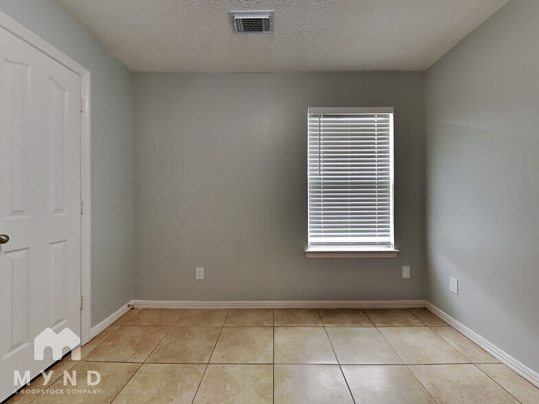 Building Photo - 24319 Strong Pine Dr