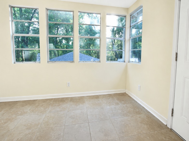 Building Photo - 1554 Geraldine Dr