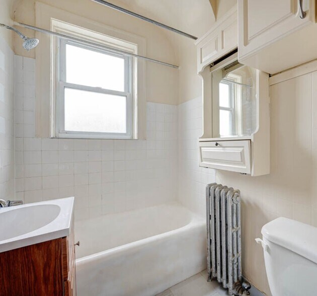 Building Photo - 5559 W Altgeld St