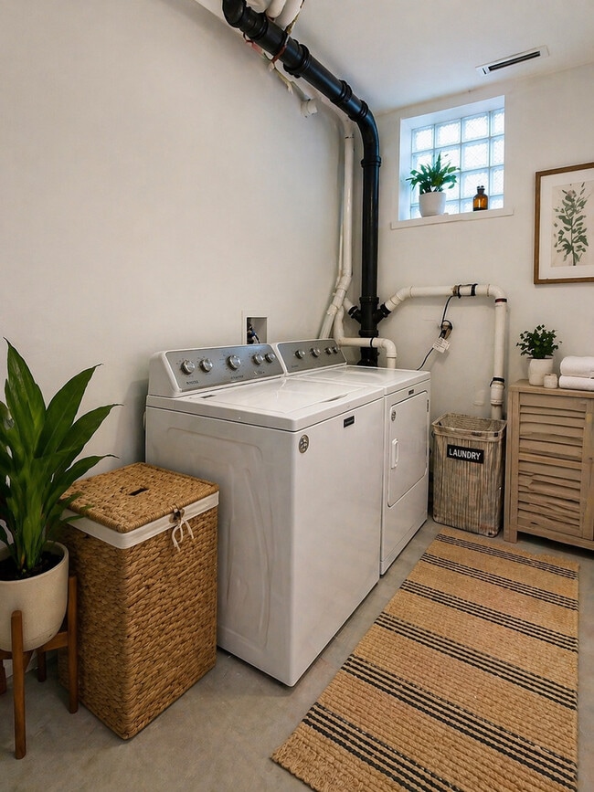 Building Photo - 1463 N Leavitt St