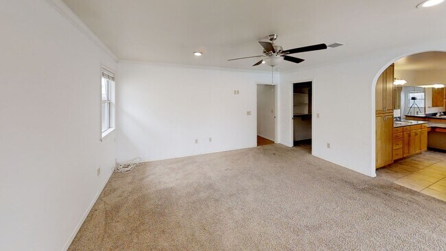 Building Photo - 3BD/2BA, Large Rooms, Patio!
