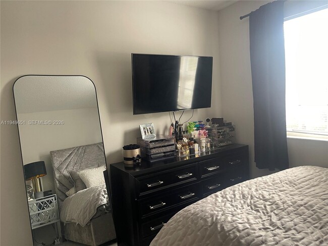 Building Photo - 160 SW 117th Terrace