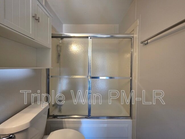 Building Photo - 16 Hum Rd