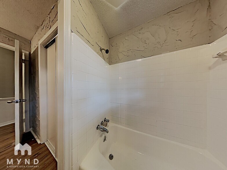 Building Photo - 417 5th St