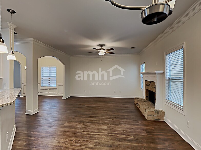 Building Photo - 2080 Lily Valley Dr
