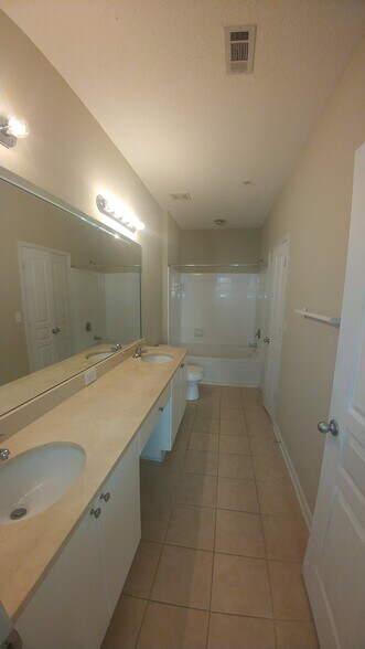 Master Bathroom - 10 Perimeter Summit Blvd