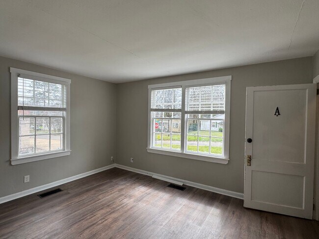 Building Photo - McQueen Street 4-plex - SMITK-LILY