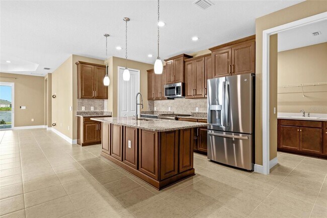 Building Photo - 10112 Lake Wales Cir
