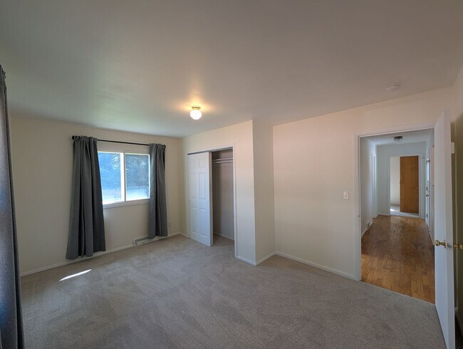 Building Photo - 5bd/2ba Burien Home