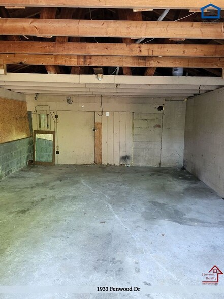 Building Photo - 1933 Fenwood Dr