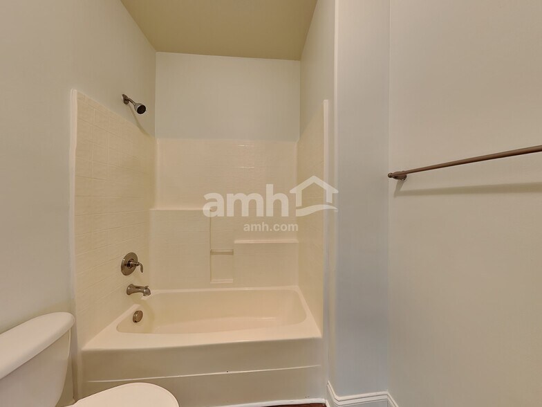 Building Photo - 439 W Rustling Leaves Ln