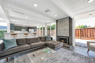 Building Photo - 4131 Phoenix St