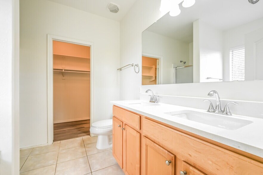 Building Photo - 153 E Dry Creek Rd