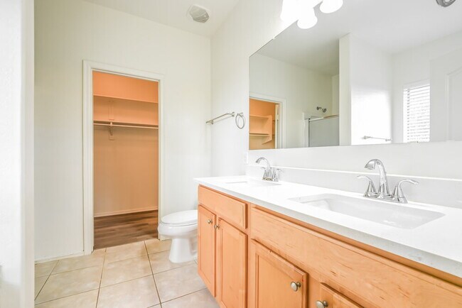 Building Photo - 153 E Dry Creek Rd