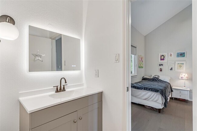 Building Photo - 5606 Sedgefield Dr