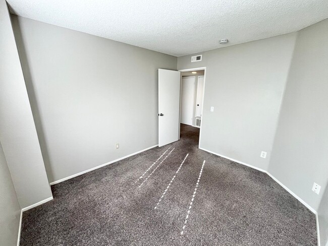 Building Photo - Beautiful 3B 2BA Condo in Eastlake w/ AC a...