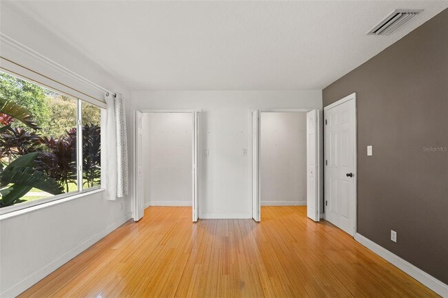 Building Photo - 2725 N Myrtle Ave