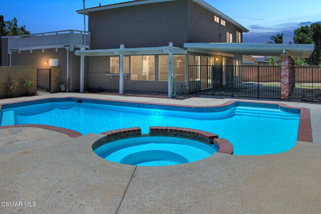 Building Photo - 1909 Bardet Pl